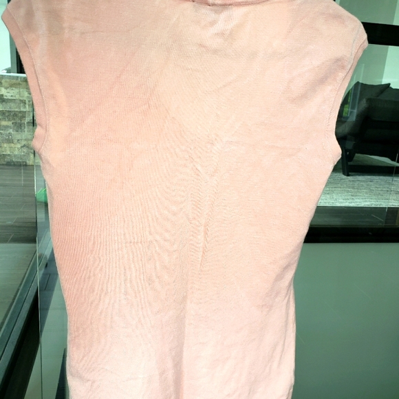 Le Chateau sleeveless knit top - Picture 2 of 5